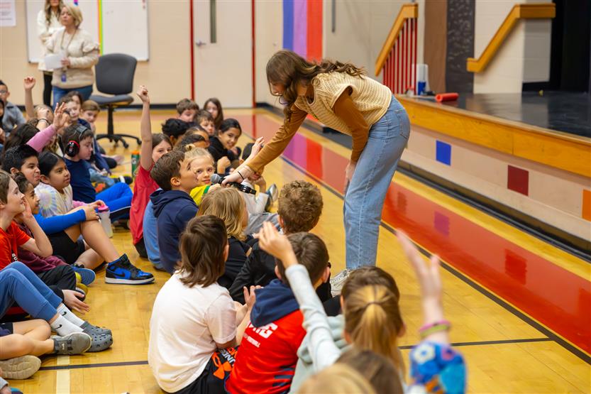 High school actors perform for younger students